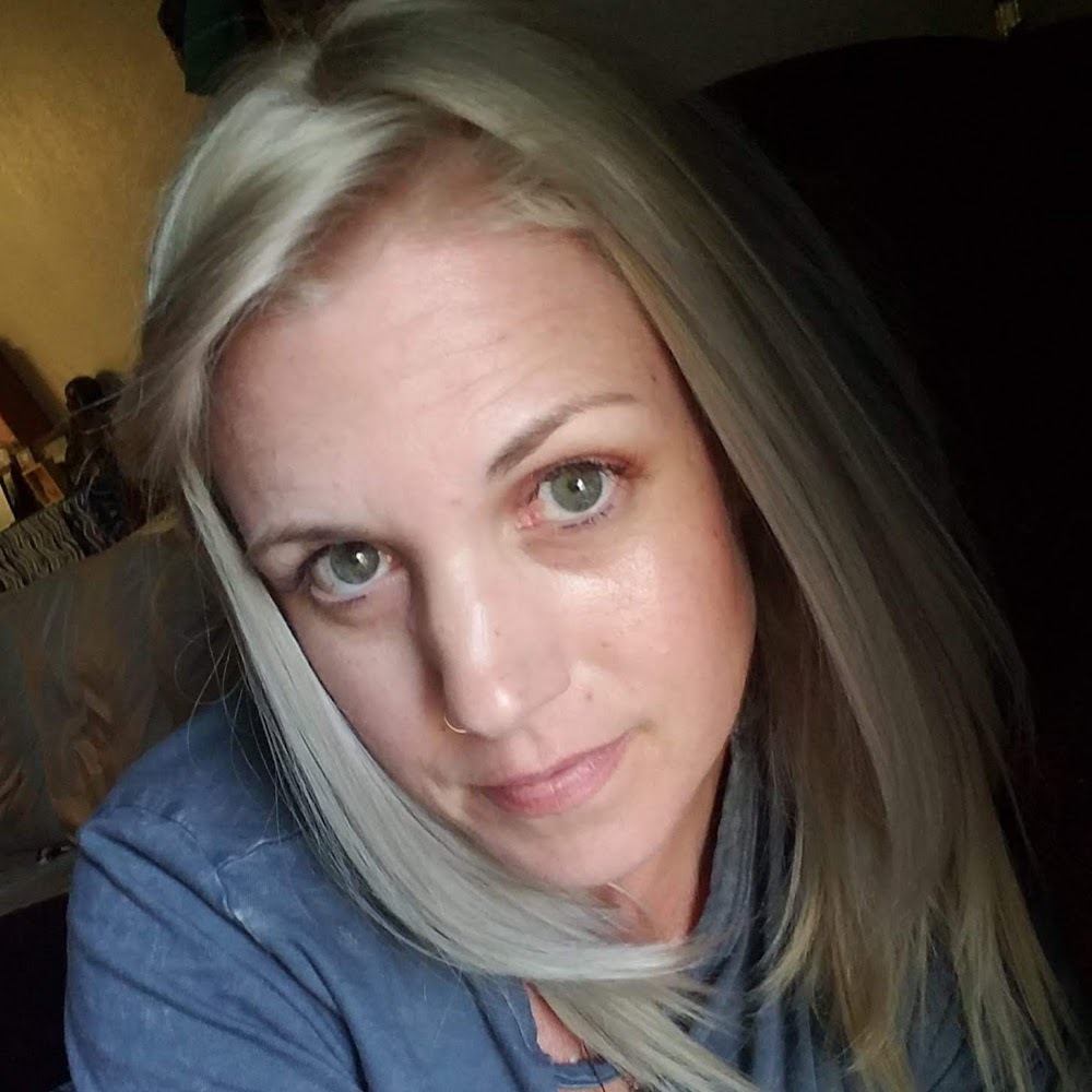 Meet your Posher, Amora